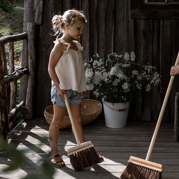 Iris Hantverk Kids Bassine Outdoor Broom