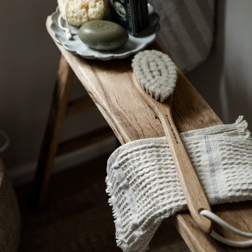Iris Hantverk Long Handled Bath Brush