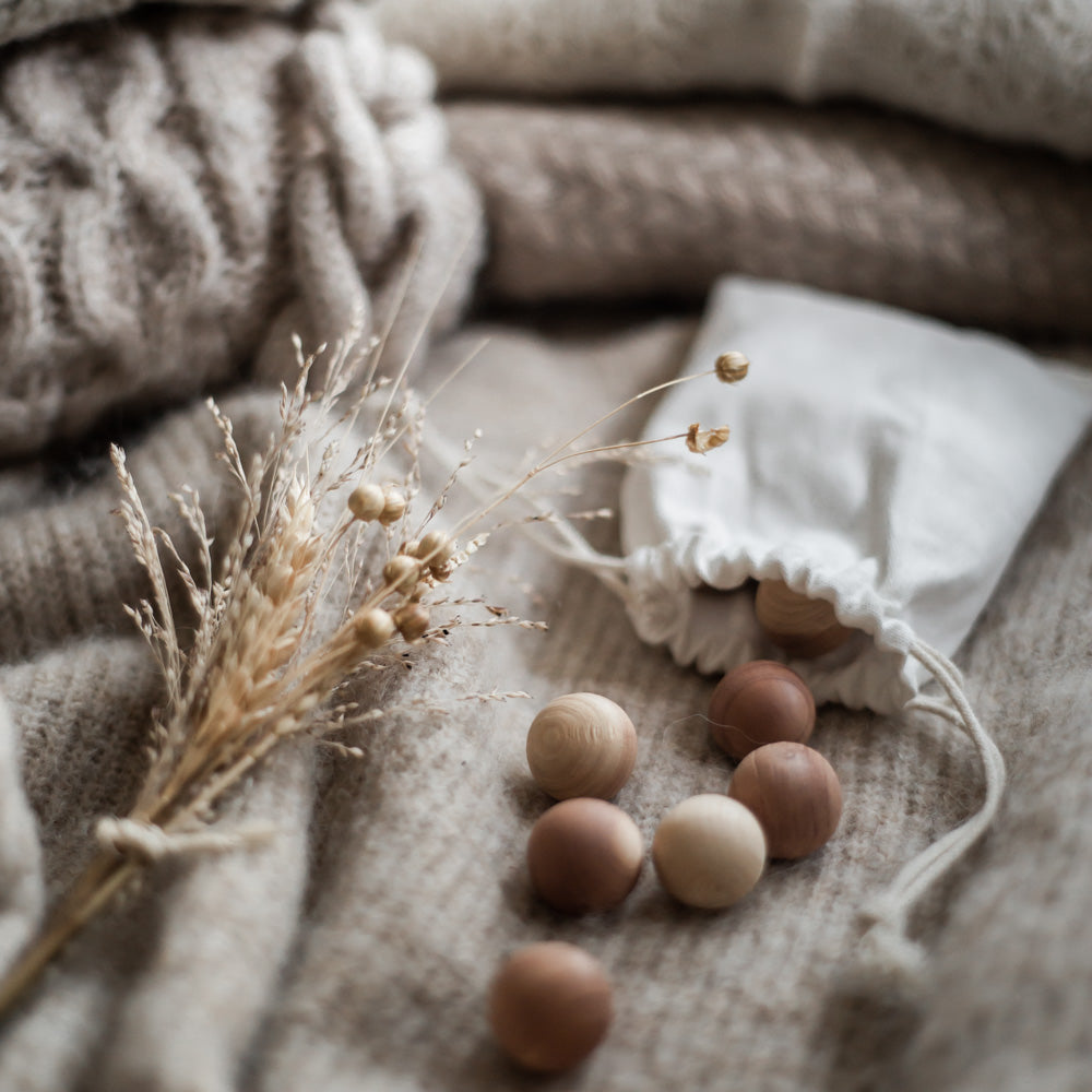 Iris Hantverk Cedar Wood Balls