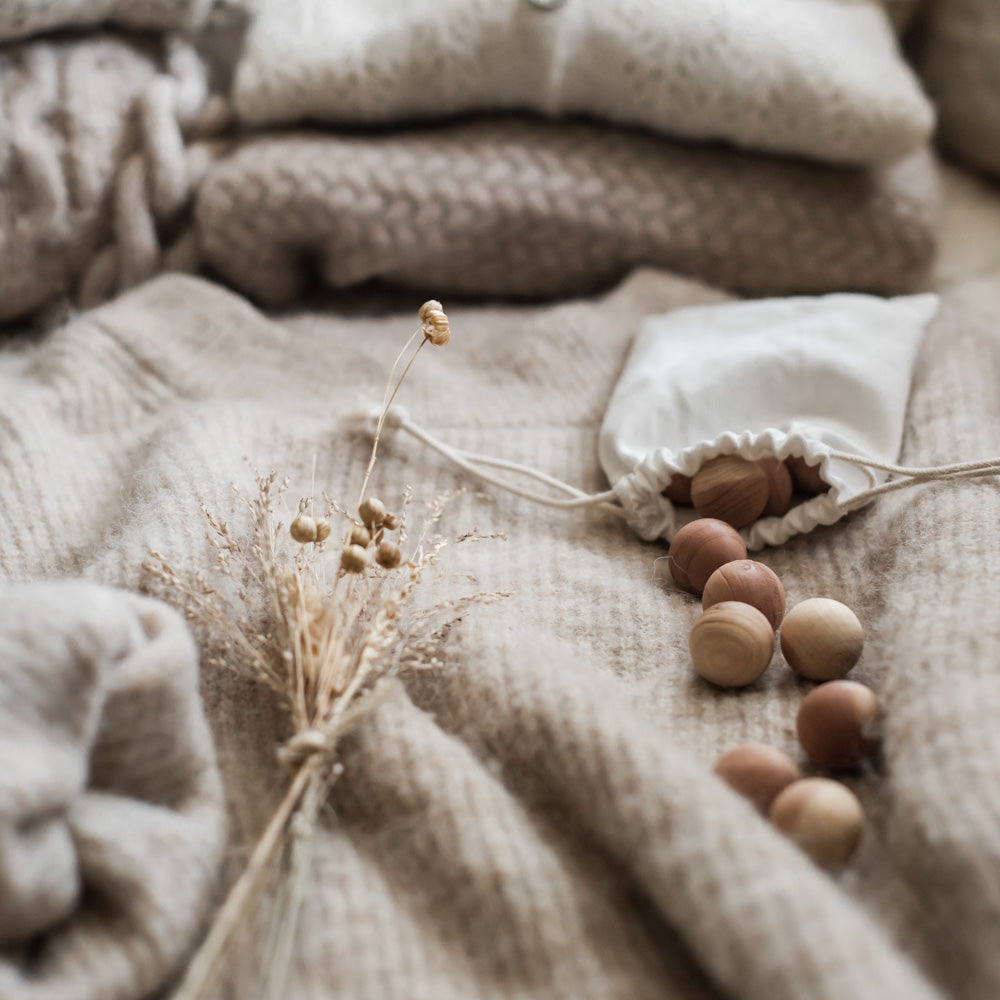 Iris Hantverk Cedar Wood Balls