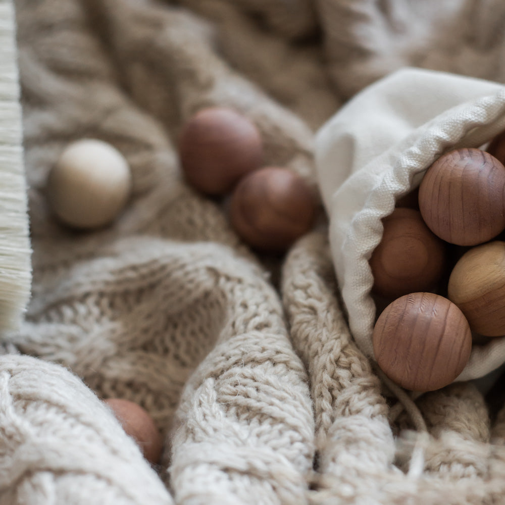 Iris Hantverk Cedar Wood Balls