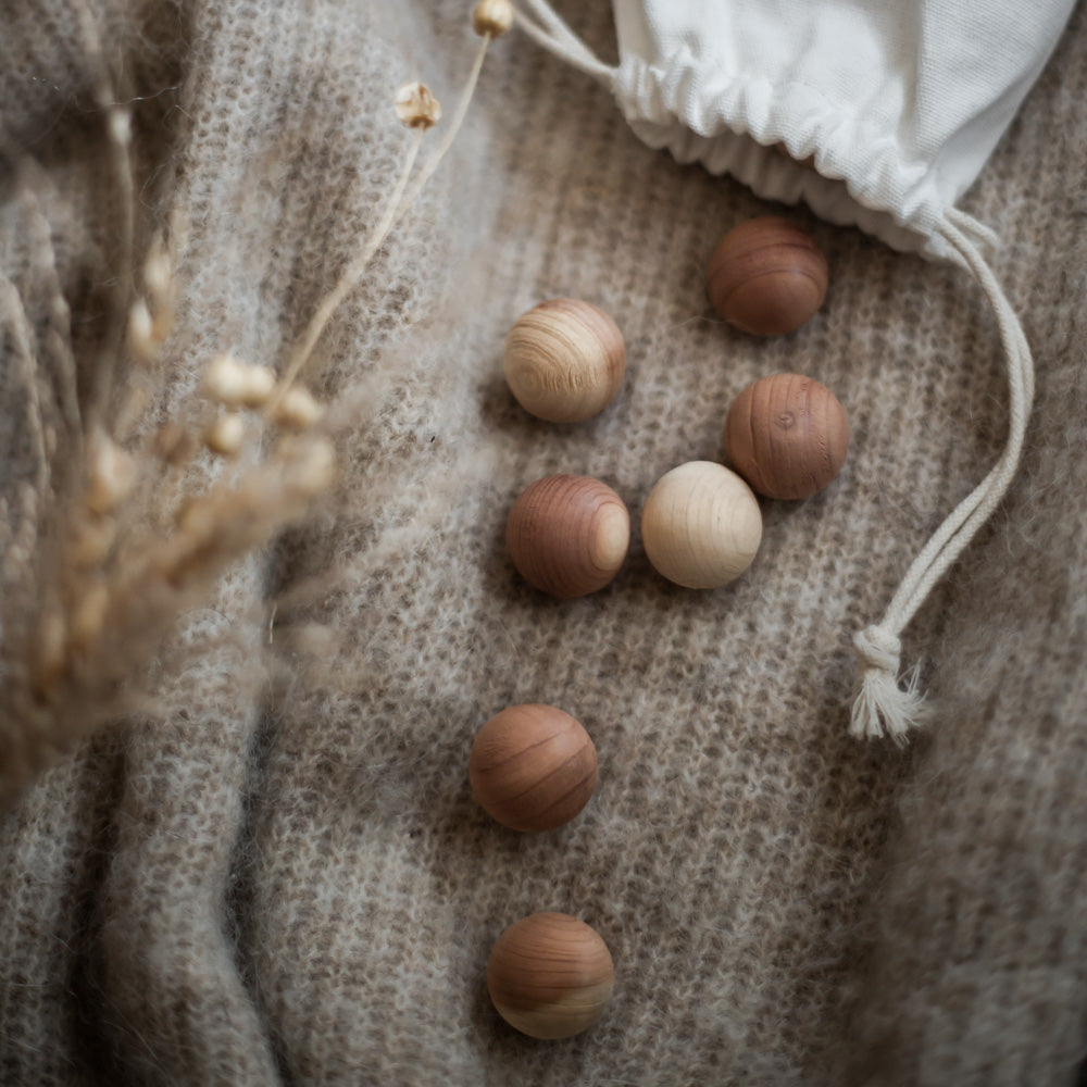 Iris Hantverk Cedar Wood Balls