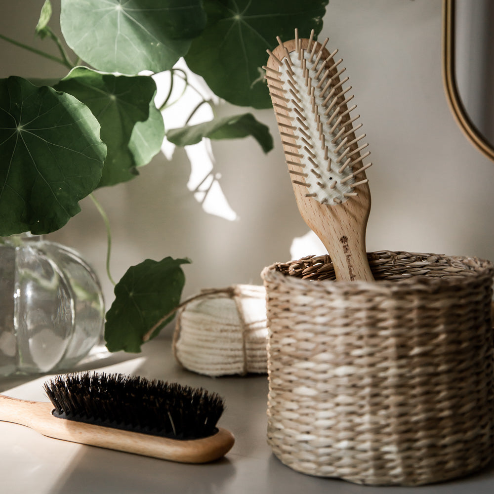 Iris Hantverk Hairbrush With Wooden Pins