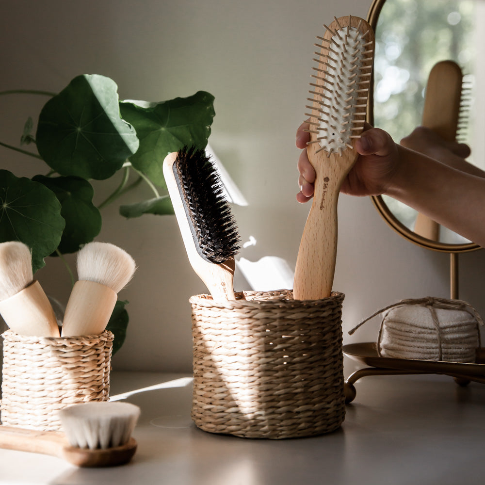 Iris Hantverk Hairbrush With Wooden Pins